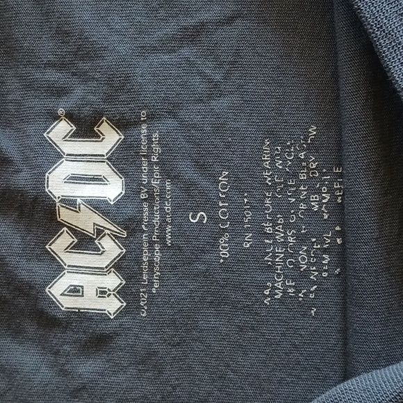 band T-shirt ACDC women's size small - Picture 3 of 6